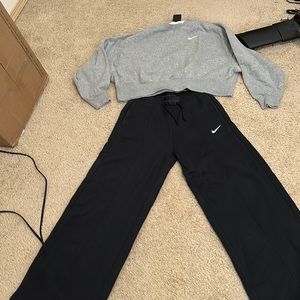 Nike sweats. Small crop sweatshirt and small high waisted sweatpants.